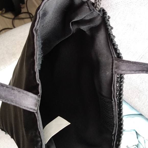 🎃 Black bag w/ beaded crochet overlaying - Picture 6 of 12